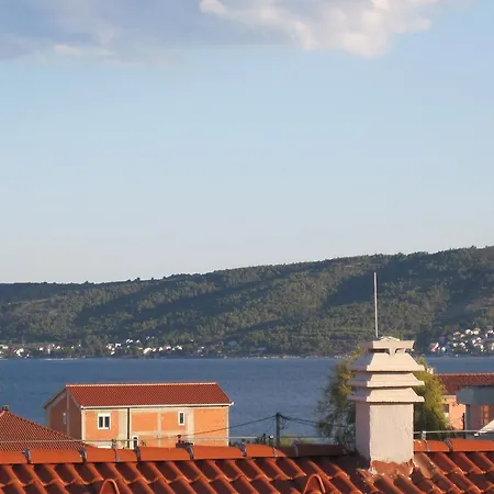 Dalmatino Apartment *