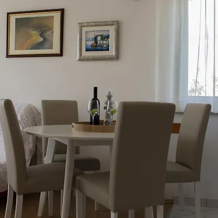 Apartment Dalmatino *